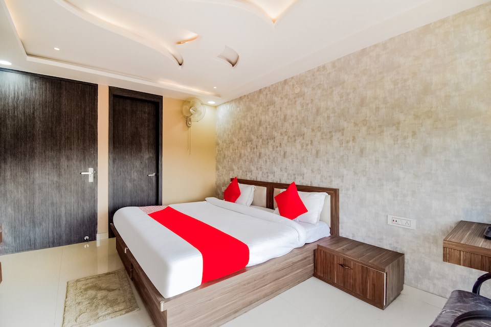 Hotel O The Moody Moon Hotel, Jaipur Airport, Jaipur