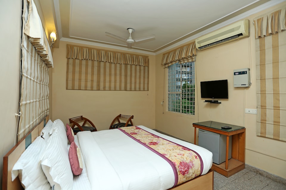OYO 1639 Hotel Anand Hospitalities, Golf Course Road, Gurgaon