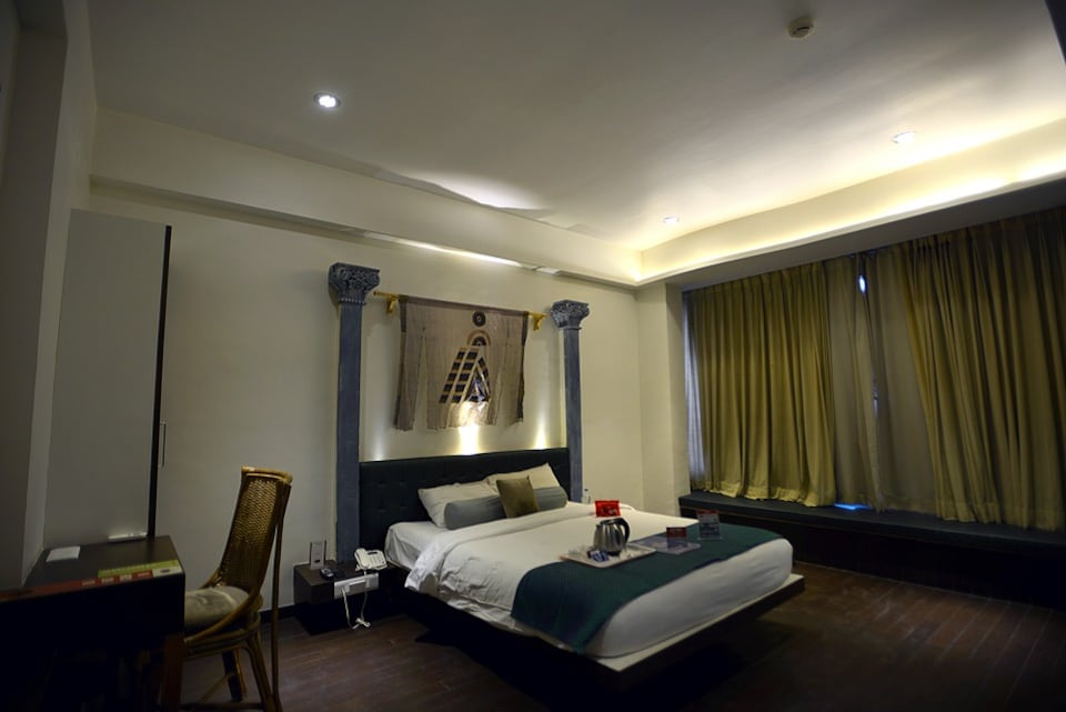 OYO Hotel 32155 Yahvi Hotels, Vadodara Railway Station, Vadodara