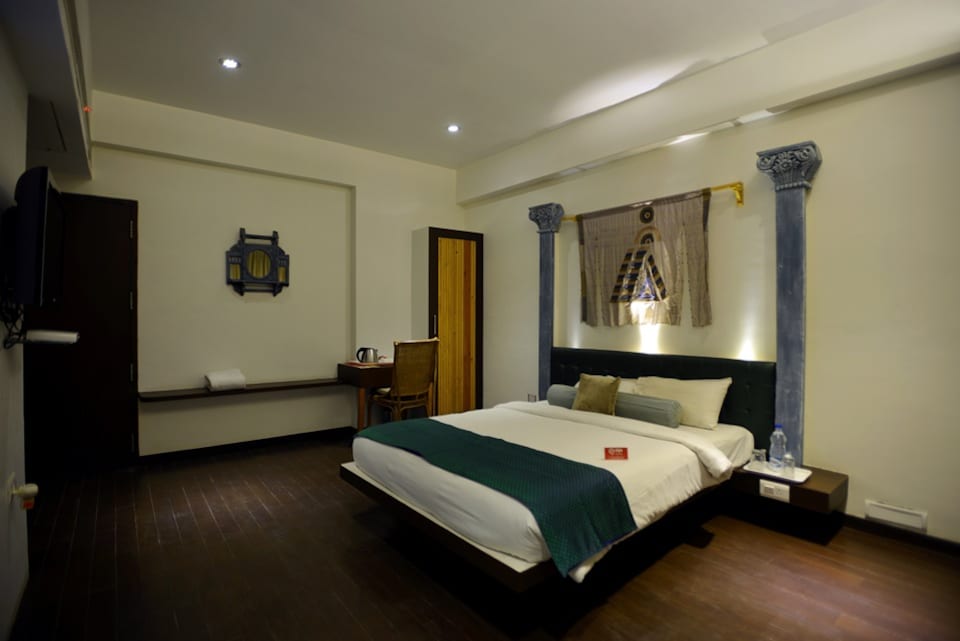 OYO Hotel 32155 Yahvi Hotels, Vadodara Railway Station, Vadodara