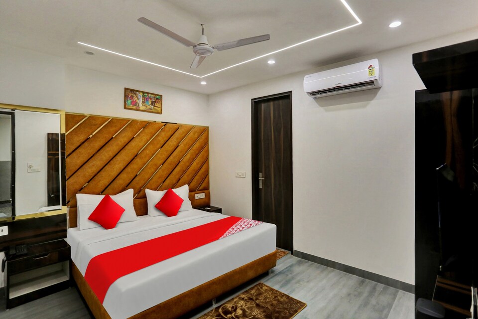 Collection O Hotel D Crown, North Delhi, Delhi