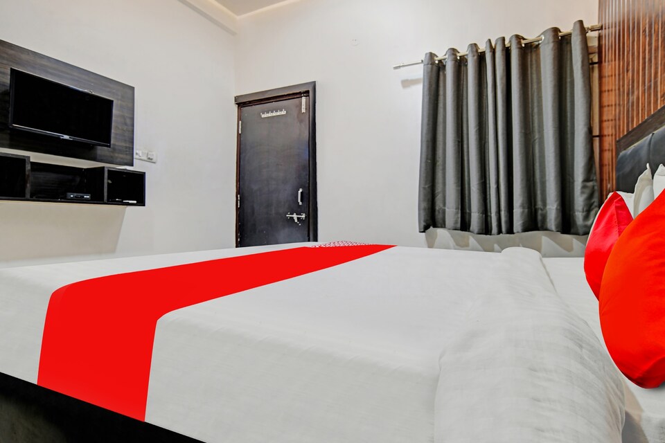  Live as IND941, MG Road Indore, Indore