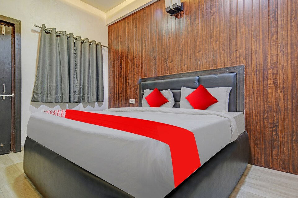  Live as IND941, MG Road Indore, Indore