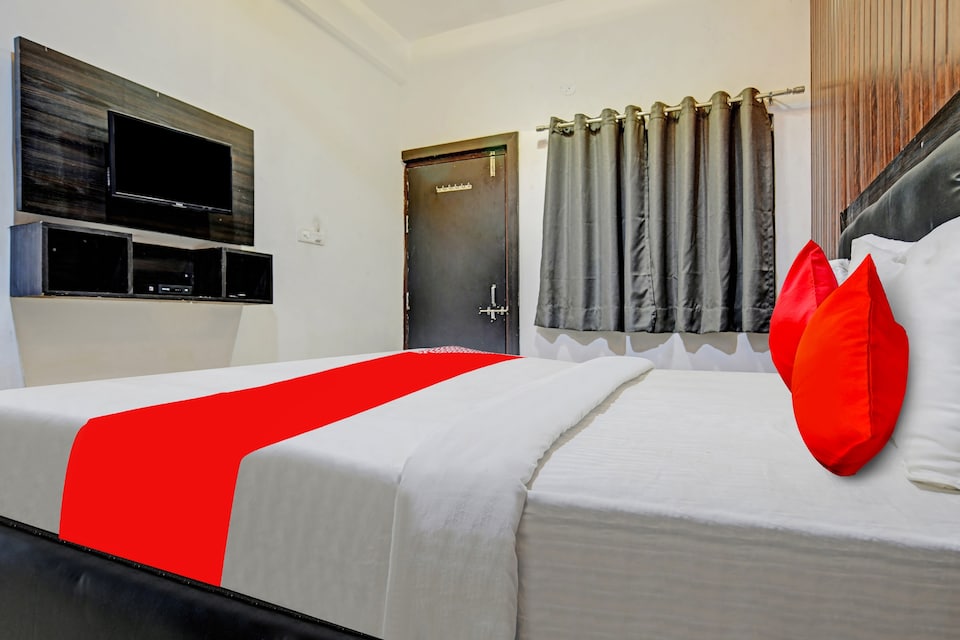  Live as IND941, MG Road Indore, Indore