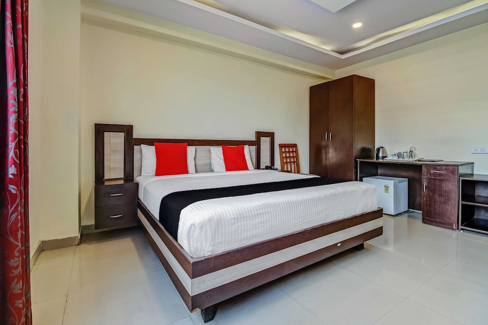 Collection O Hotel Millennium Plaza, Bommasandara Bangalore, Bangalore