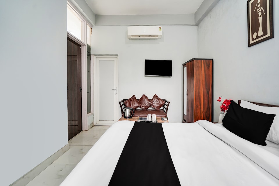 Collection O Sector 122 Noida, Noida City, Noida