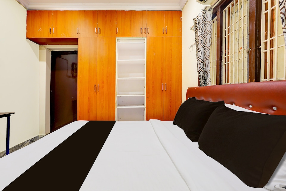 Hotel O Moghalarajpuram Formerly Akshaya Delight, MG Road Vijayawada, Vijayawada