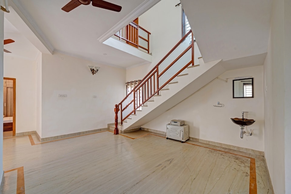 Hotel O  NAYANA SQUARE SERVICE APARTMENT , ECR Chennai, Chennai