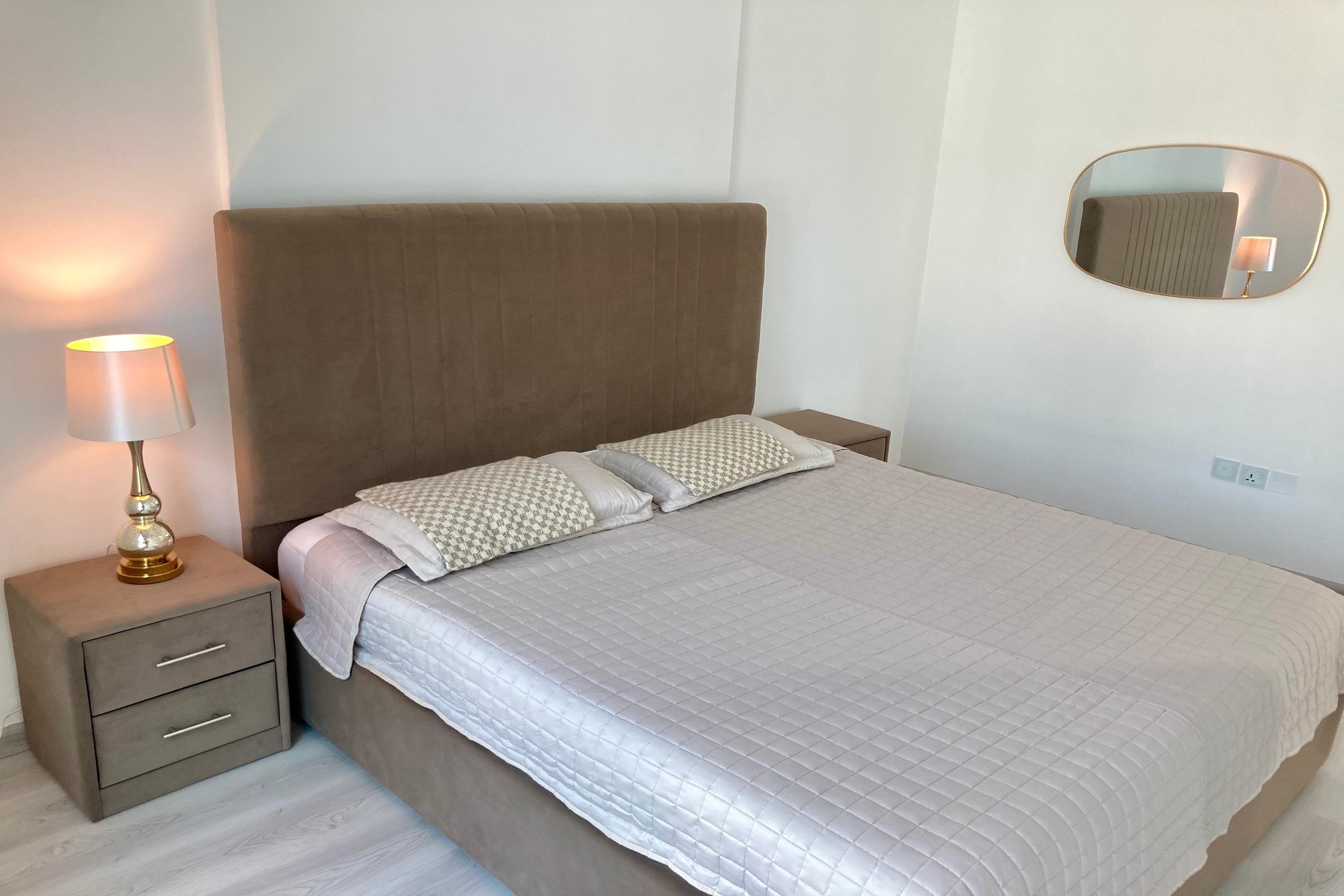 OYO 1046 Home Marina Diamond Tower, JLT cluster Q