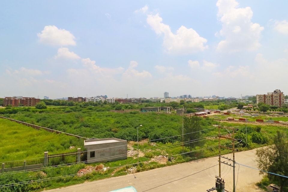 OYO 404 Hotel Raja, Greater Noida, Noida