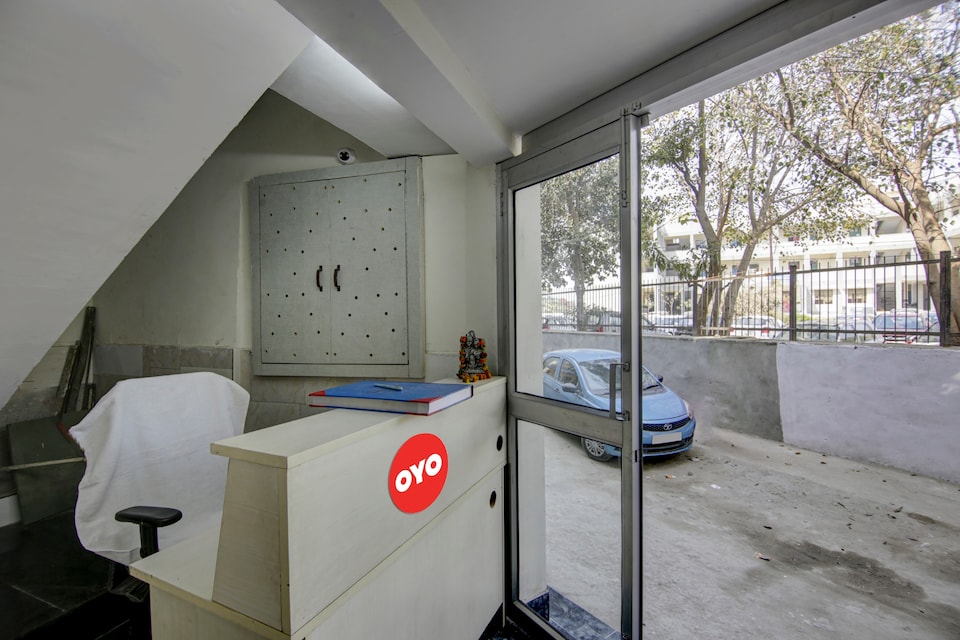 Hotel O by OYO Star Palace, Nizamuddin Delhi, Delhi