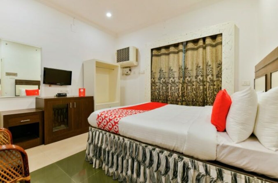 Flagship Hojas Rooms, Kaloor Kochi, Kochi