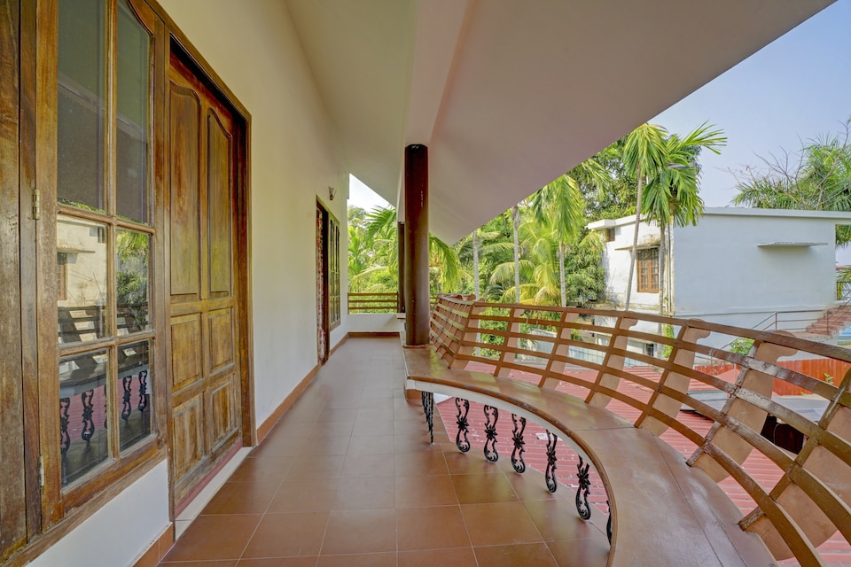 Collection O Lake Resorts, Vytilla Kochi, Kochi