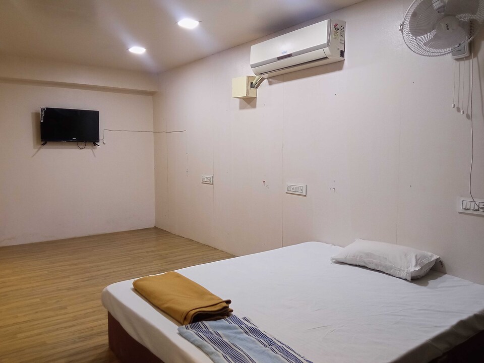 Live on SRT563, Airport Surat, Surat