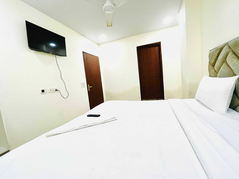 Live as DEL5228, Dwarka Delhi, Delhi