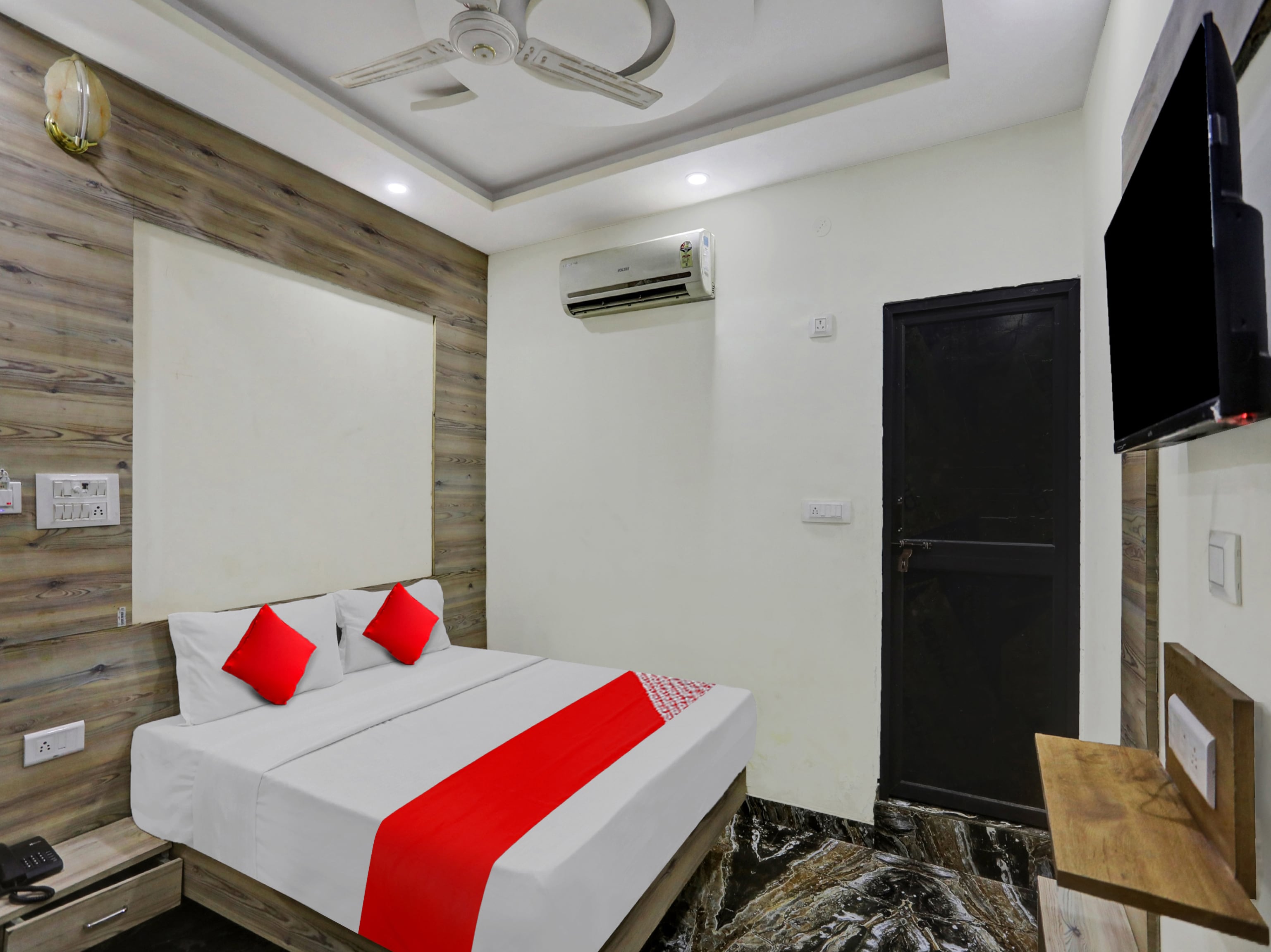 Hotel O Lotus, Flagship Kanpur, Book @ ₹792 - OYO