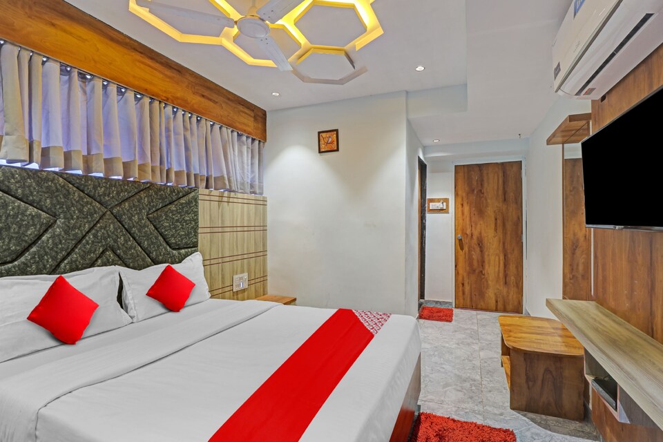 Collection O Hotel Purple Icon, SG Highway Ahmedabad, Ahmedabad