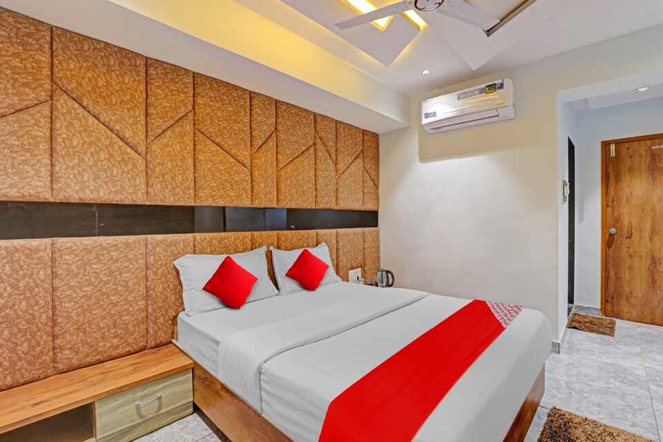 Collection O Hotel Purple Icon, SG Highway Ahmedabad, Ahmedabad