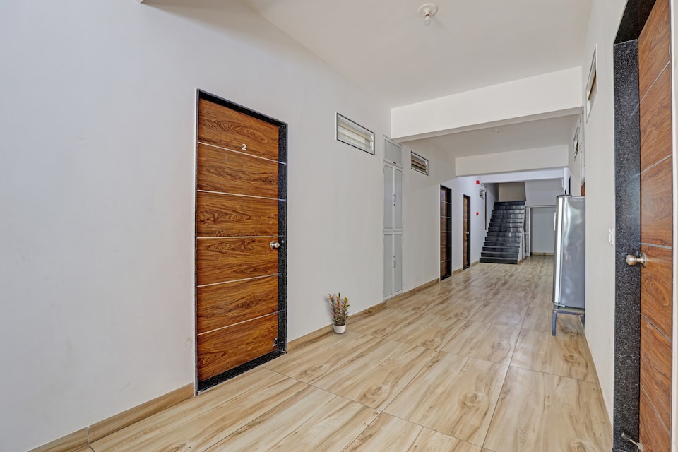 HOTEL O ROYAL INN, Alkapuri Vadodara, Vadodara