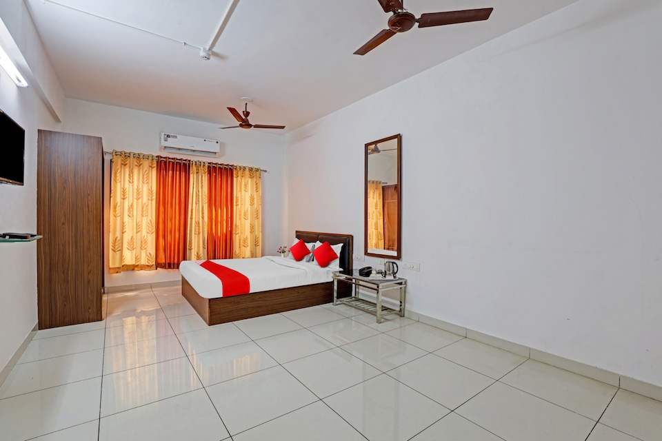 HOTEL O ROYAL INN, Alkapuri Vadodara, Vadodara