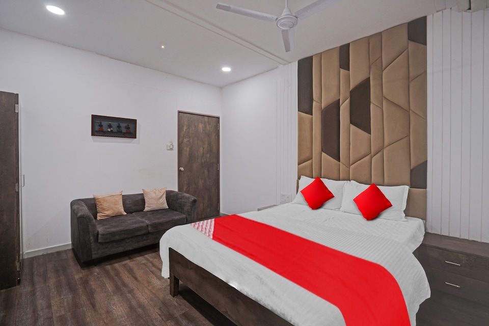 OYO Flagship 81011C Hotel Pacific, Airport Surat, Surat