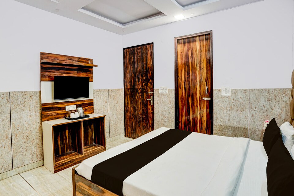 Collection O Jahangirpuri Metro Station Formerly SP Rooms, North Delhi, Delhi