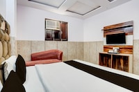 Collection O Jahangirpuri Metro Station Formerly SP Rooms