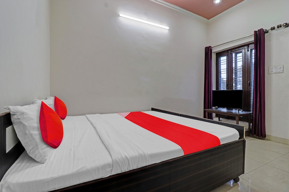 OYO Flagship Satkar Guest House, Rispana Pul Dehradun, Dehradun