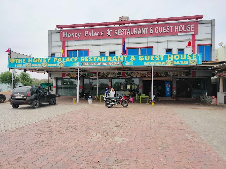 OYO 810169 Honey Palace Restaurant & Guest House, Dungarpur, Dungarpur