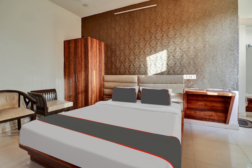 OYO Flagship 810194 The Villas, Lashkar, Gwalior