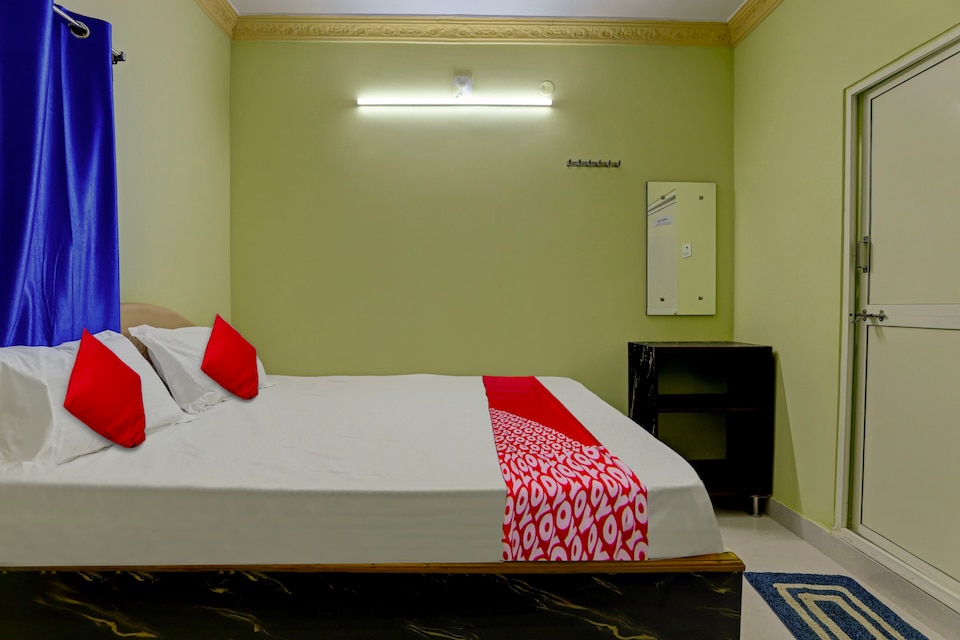 OYO Flagship 810242 Friends Lodge, Rajahmundry, Rajahmundry