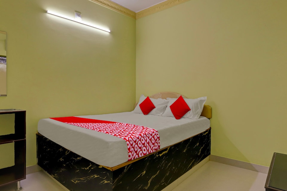 OYO Flagship 810242 Friends Lodge, Rajahmundry, Rajahmundry