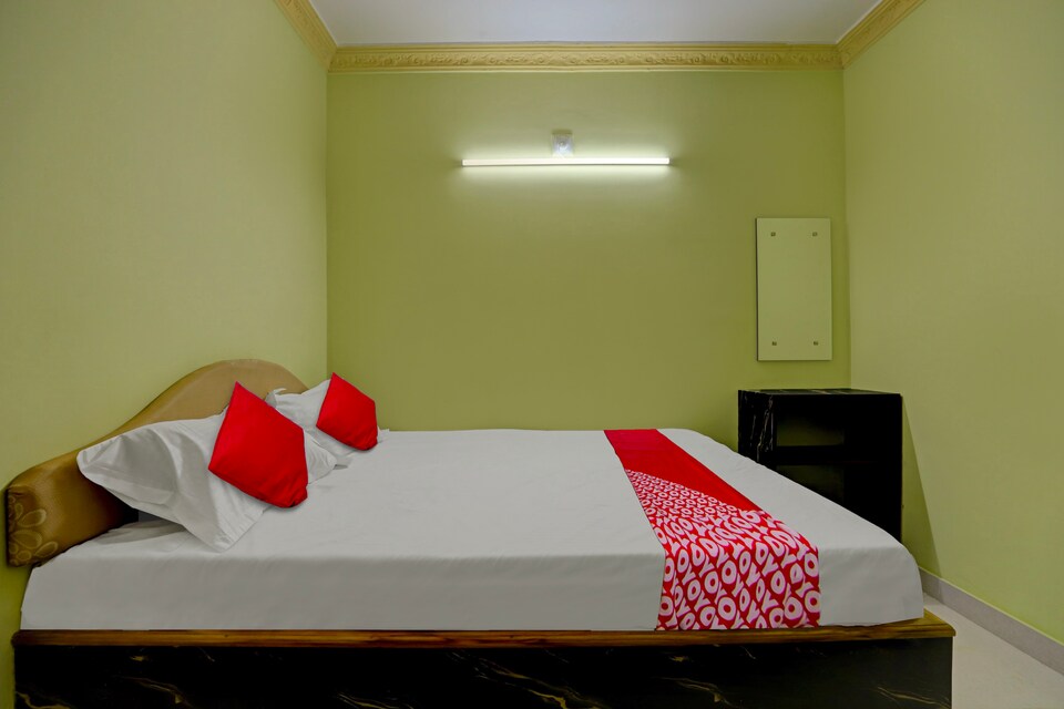 OYO Flagship 810242 Friends Lodge, Rajahmundry, Rajahmundry