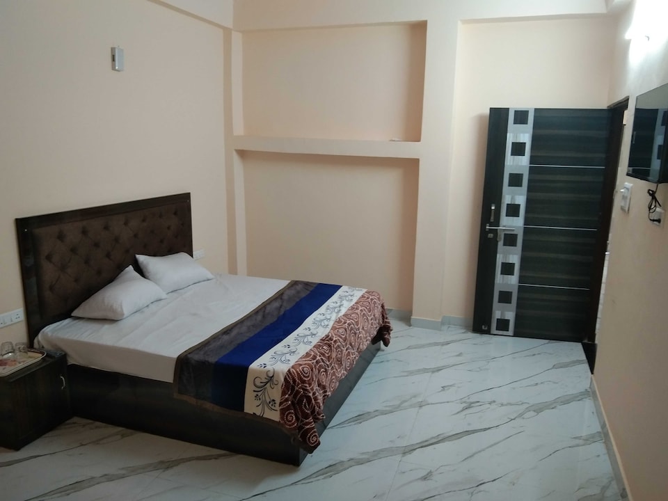 OYO Rr Galaxy, Barra Kanpur, Kanpur