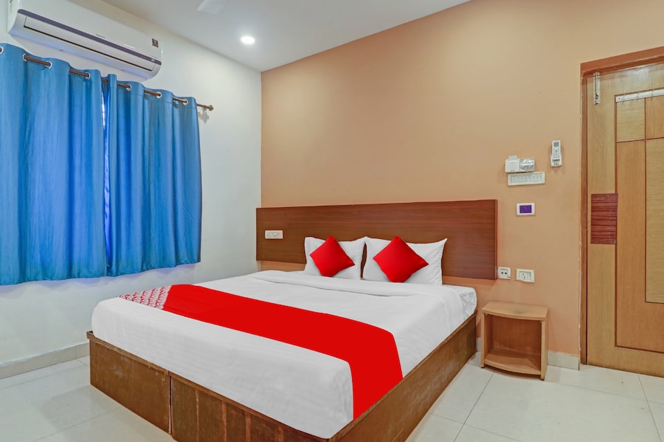 OYO Flagship Star Inn Near Durgam Cheruvu, Madhapur, Hyderabad