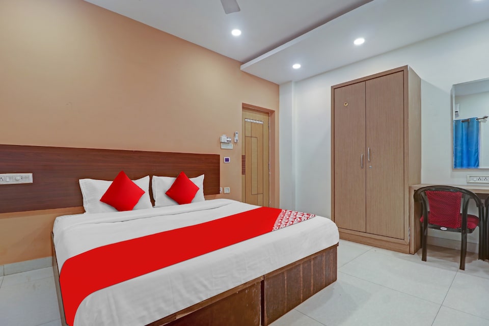 OYO Flagship Star Inn Near Durgam Cheruvu, Madhapur, Hyderabad