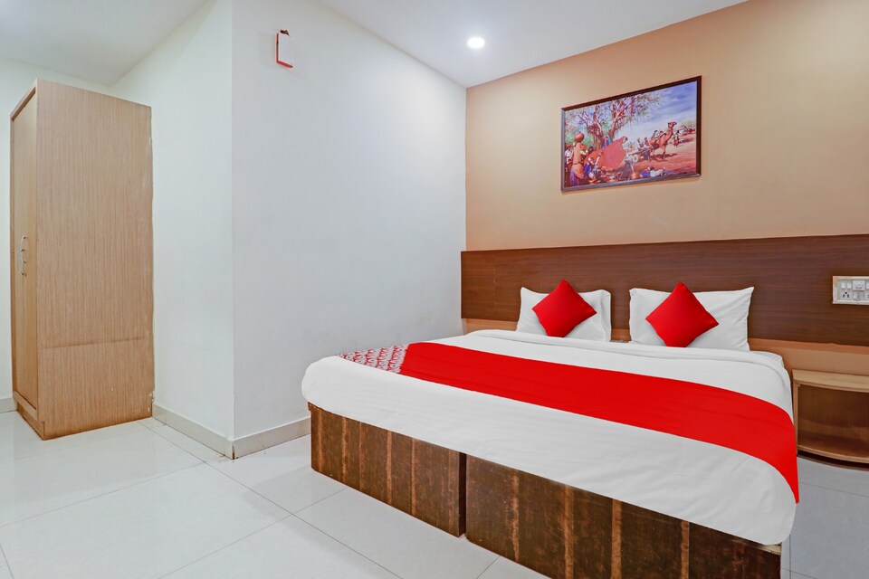 OYO Flagship Star Inn Near Durgam Cheruvu, Madhapur, Hyderabad