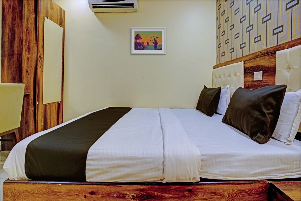 POP 81030D Hotel Crystal Park Jogeshwari Mumbai, Mumbai BCEC, Mumbai