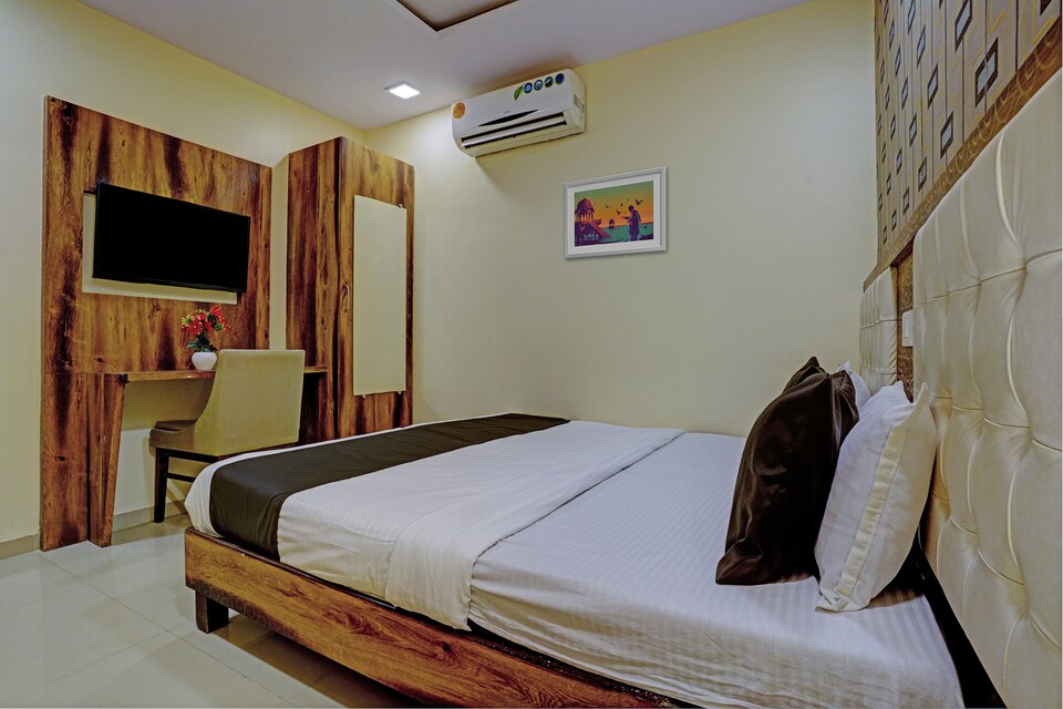 POP 81030D Hotel Crystal Park Jogeshwari Mumbai, Mumbai BCEC, Mumbai