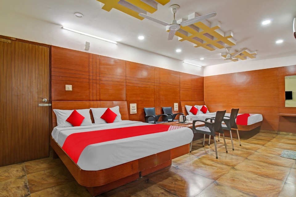 OYO Flagship 810304 New Pavithra Paradise, Rajajinagar Bangalore, Bangalore