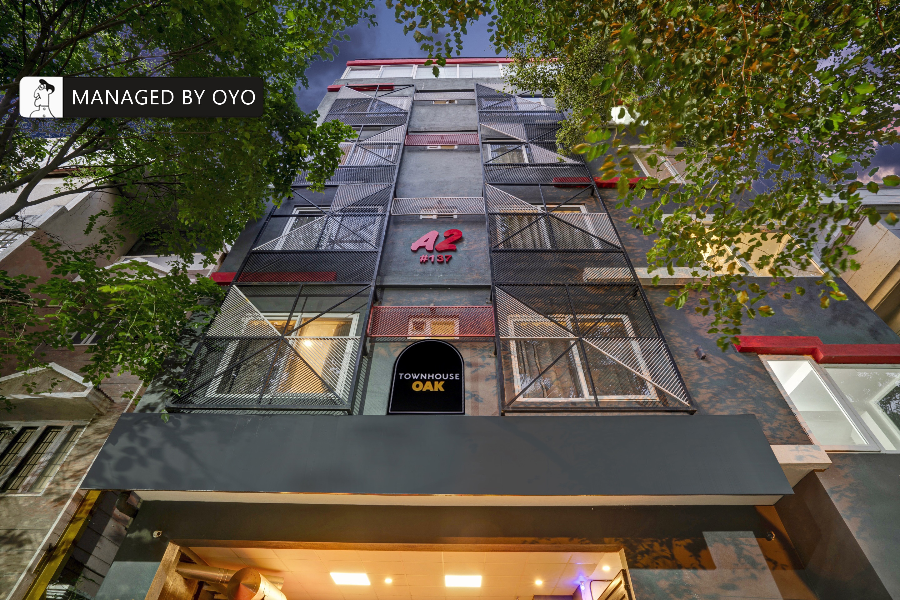 Super OYO Townhouse OAK Spruce Hotels A2 Indiranagar, Townhouse Oak