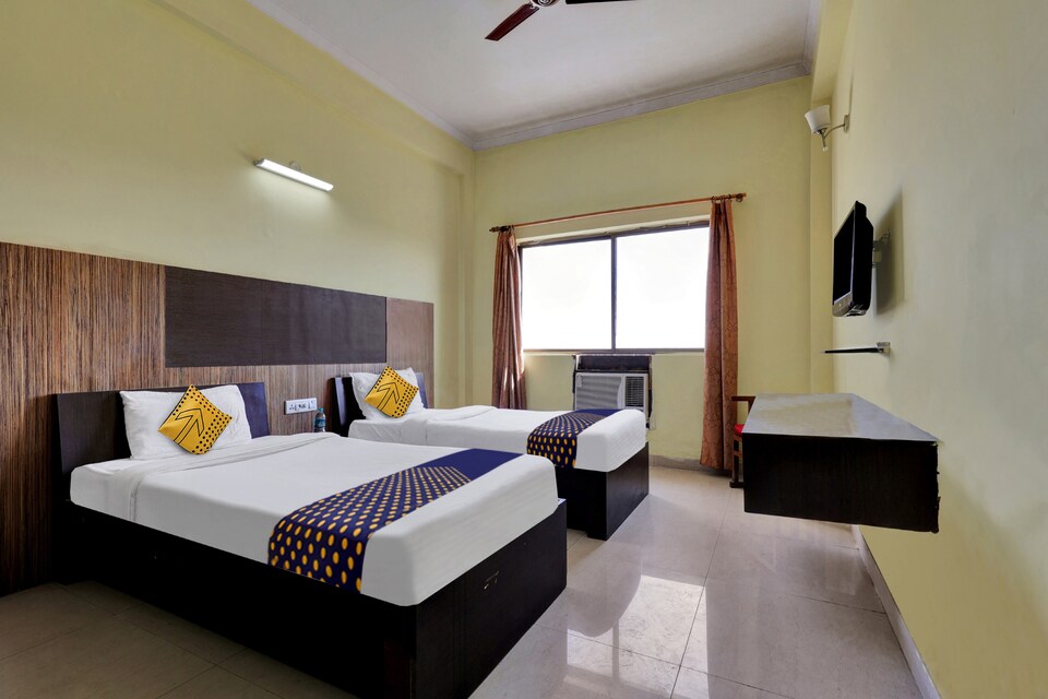 SPOT ON 810417 Center Point, Rudrapur, Rudrapur