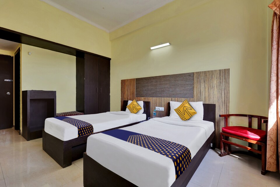 SPOT ON 810417 Center Point, Rudrapur, Rudrapur