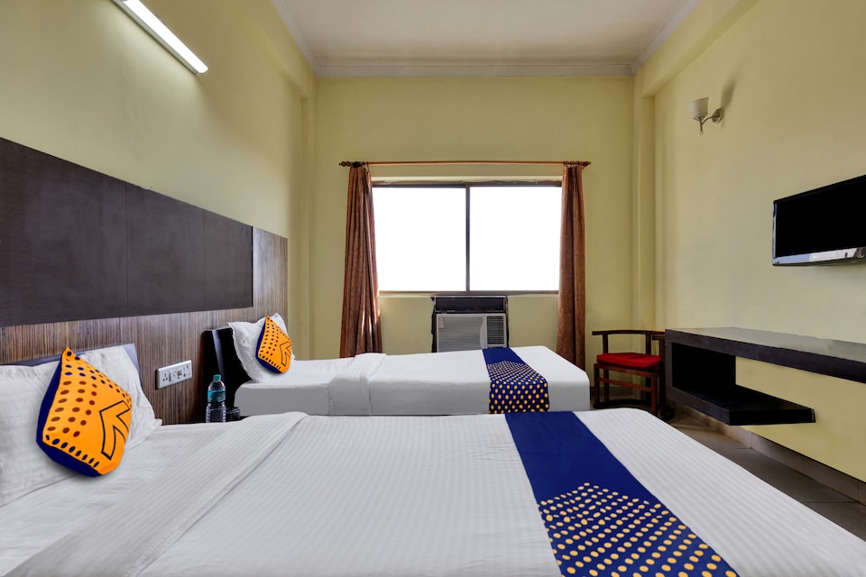 SPOT ON 810417 Center Point, Rudrapur, Rudrapur