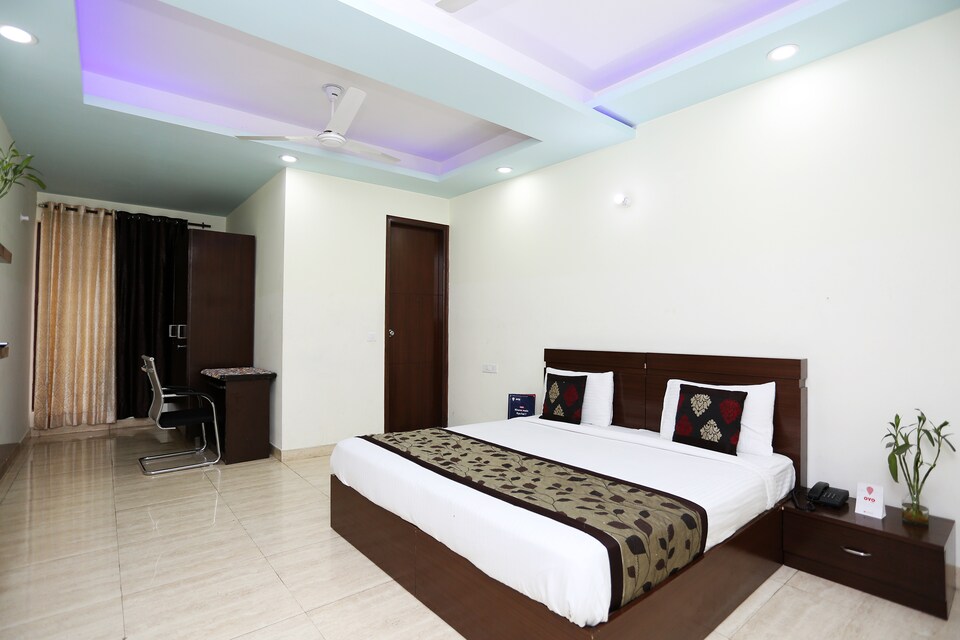 OYO 405 near Artemis Hospital, HUDA CENTRE 1, Gurgaon