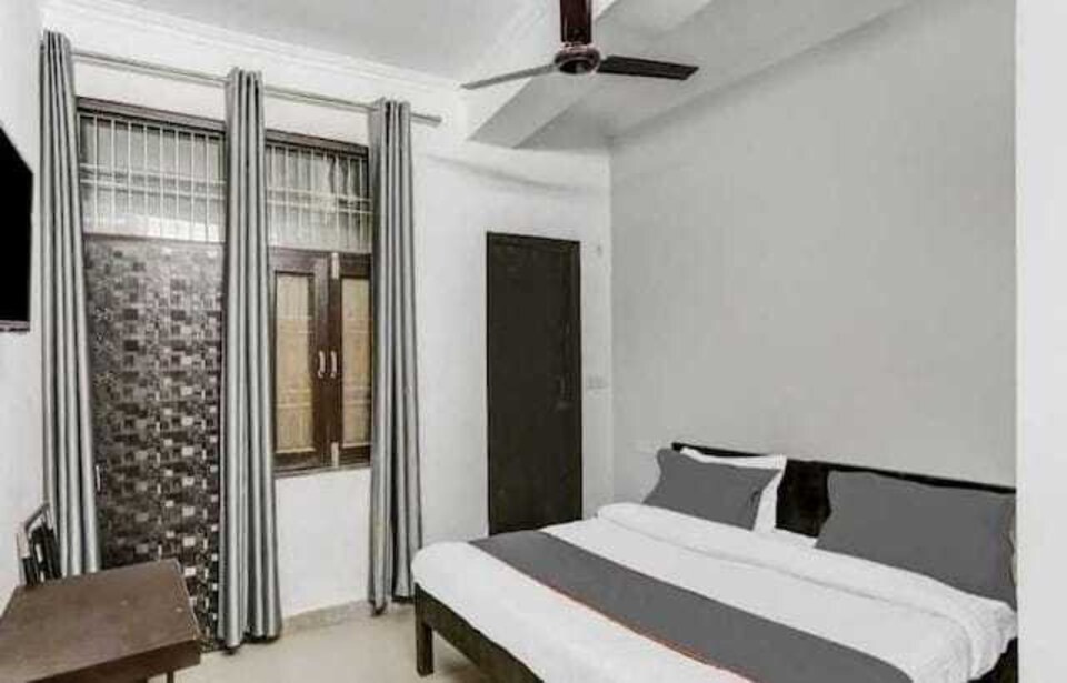 OYO 810433 The Royal Orchid, Shikohabad, Shikohabad