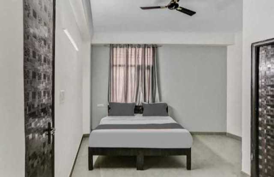 OYO 810433 The Royal Orchid, Shikohabad, Shikohabad