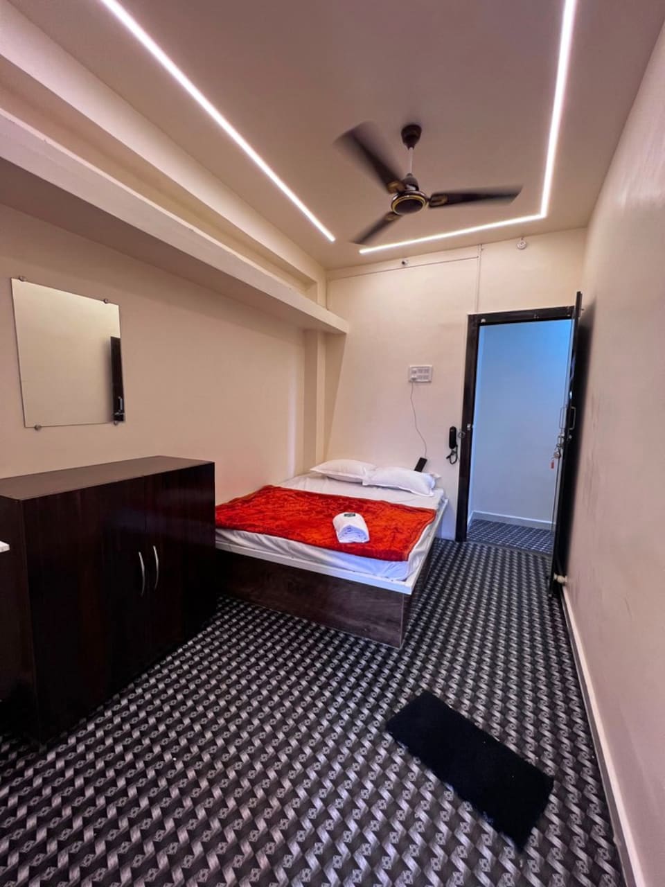 OYO 810569 Hotel MEET INN, Nashik, Nashik