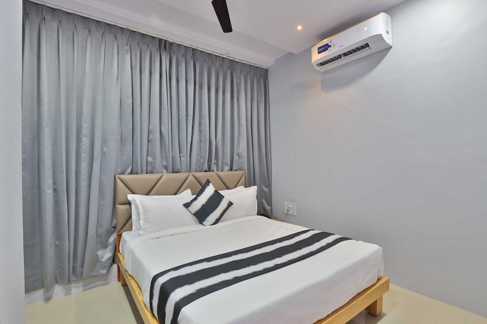 Live on SRT470 , Surat Railway Station, Surat