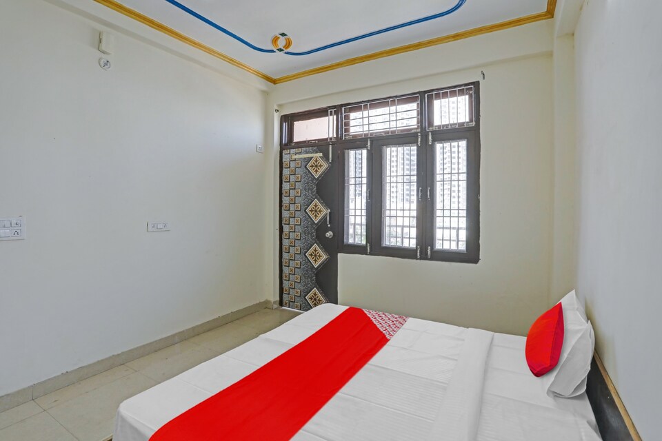 live as NOD2125, Noida Expressway SEZ, Noida